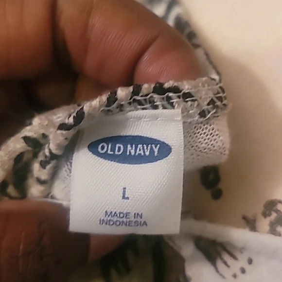 Old Navy Floral Top Large w/Key Hole Tassels - Picture 9 of 11